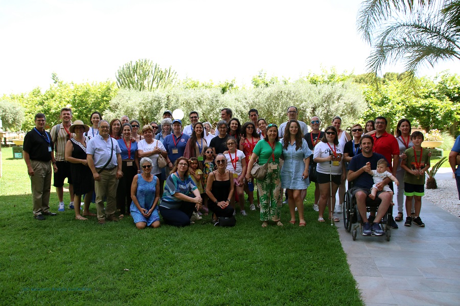Foto grupal del Encuentro europeo de pacientes y familias con aniridia y síndrome WAGR
